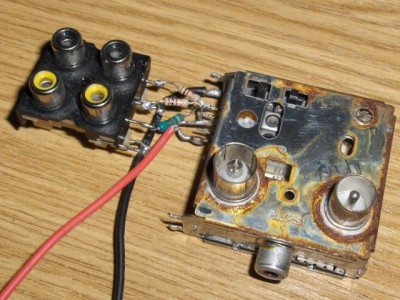 AV adapter - RF modulator zo stareho videa.jpg