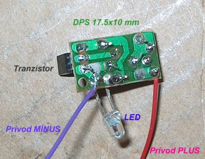 DPS jednostranná s klasickou montážou. Tranzistor : S8050, LED modrá, 3mm, neurčený typ.
