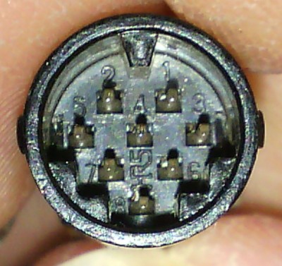 8 PIN dátový konektor